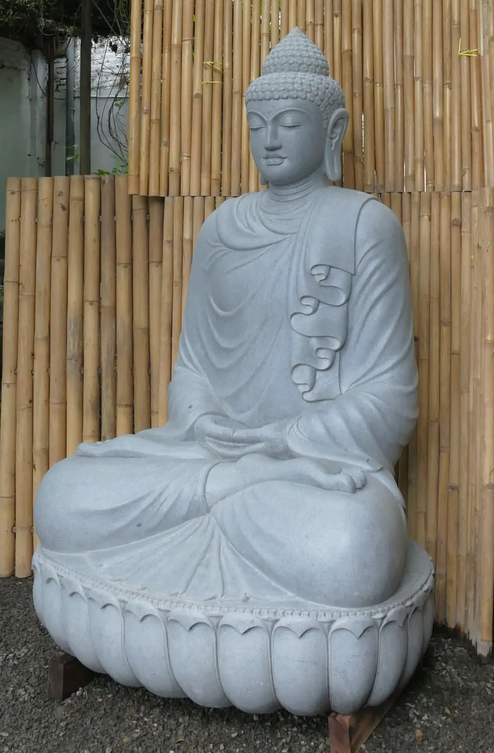  Product image 2 of the product “Seated Buddha made of Riverstone, position Dhyana , H. 220cm. ”